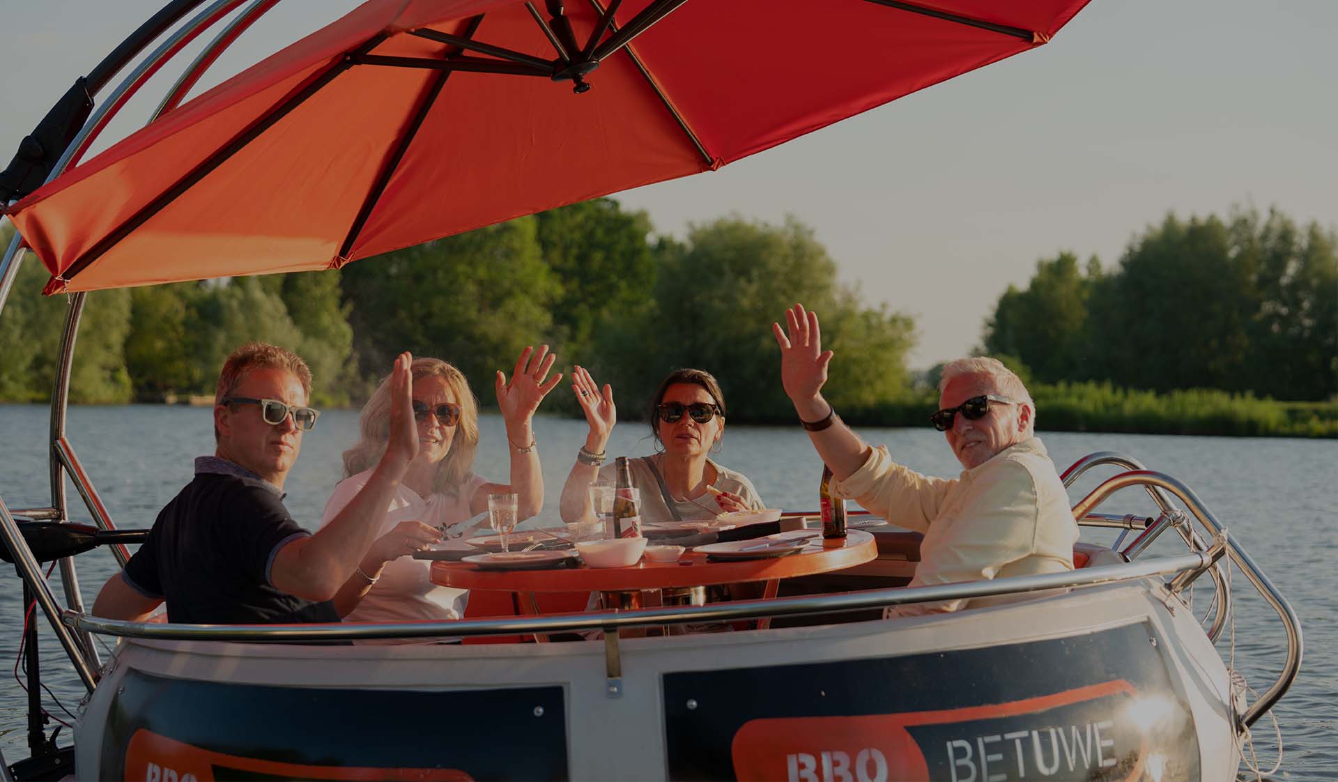 BBQ Betuwe Volledig Genieten Met Een BBQ Boot Op De Linge